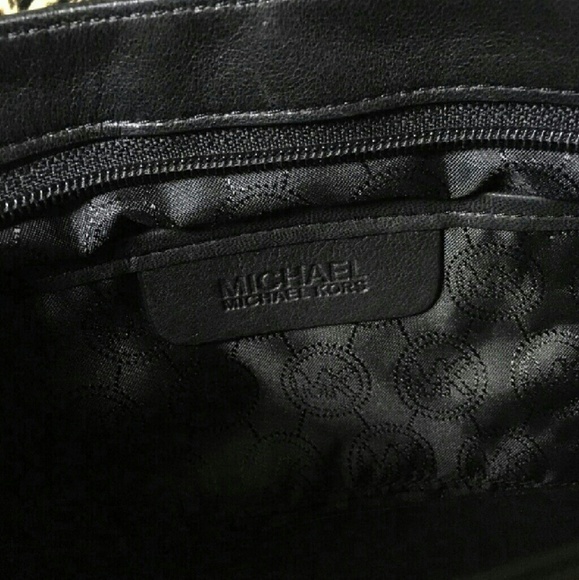 MK BUNDLE OF 2 CLUTCH'S - Picture 2 of 4